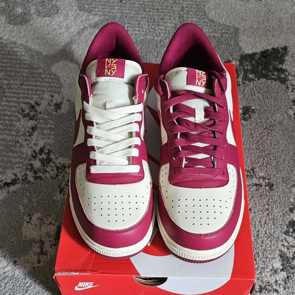 Nike Terminator Low, NY vs NY ,Size 13 , Coconut milk/Noble Red